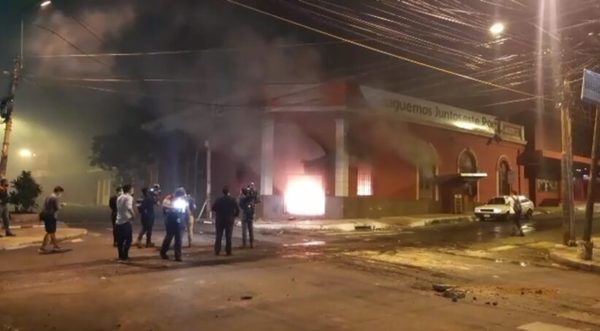 Ministro del Interior anunció cambio del comandante de la Policía tras los disturbios en sede de la ANR