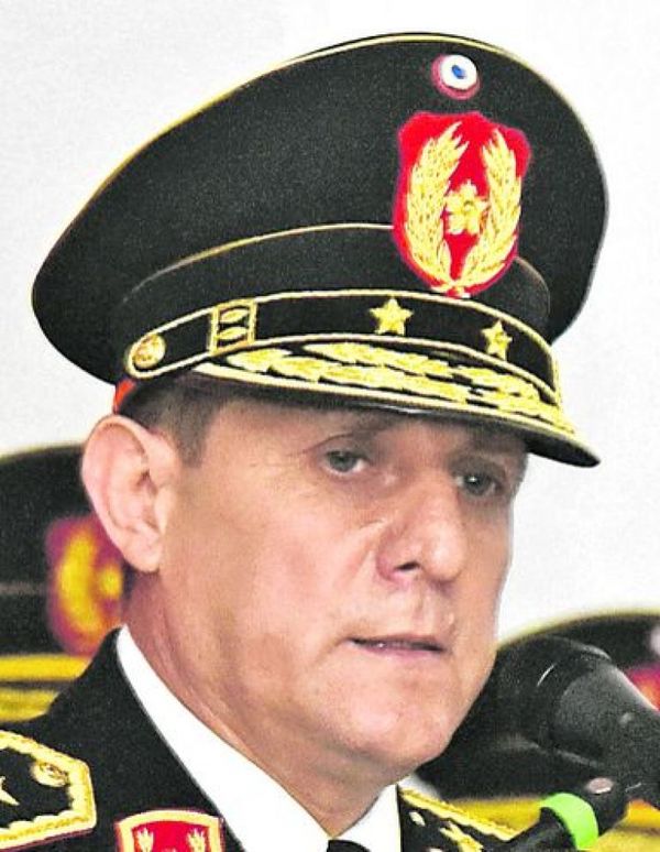 Francisco Resquín deja la Comandancia de la Policía Nacional