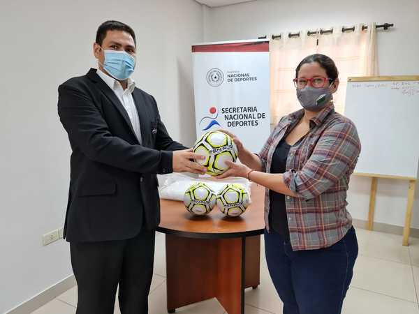 Entregan implementos al Centro de Sordos del Paraguay | .::Agencia IP::.
