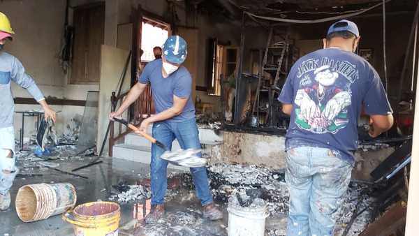 Apoderado de la ANR afirmó que grupos de izquierda están detrás de ataques a sede partidaria - Megacadena — Últimas Noticias de Paraguay