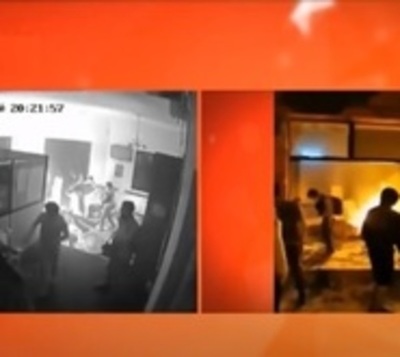 Graban momento en que personas queman local de la ANR - Paraguay.com