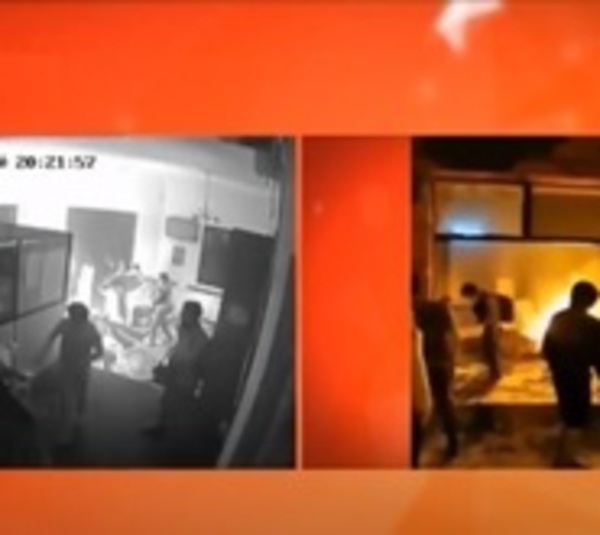 Graban momento en que personas queman local de la ANR - Paraguay.com