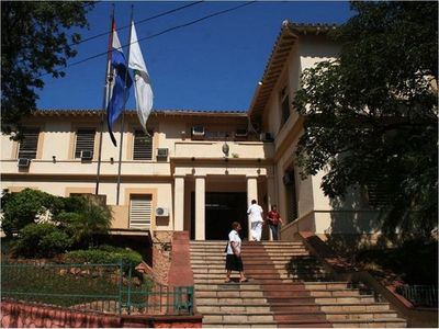 Salud investiga aplicación indebida de vacunas contra el covid y separa a Directores de sus cargos