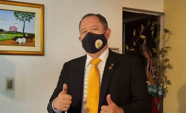 Diario HOY | Vacunaciones VIP: separan a director de hospital por autovacunarse
