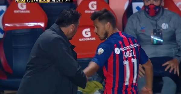 Crónica / Ángel Romero ¿ipochy con su DT por ser cambiado?