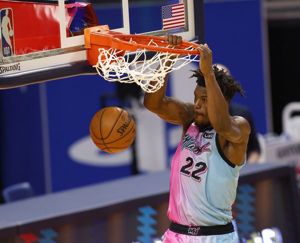 NBA suaviza protocolos Covid-19 a jugadores y personal completamente vacunados