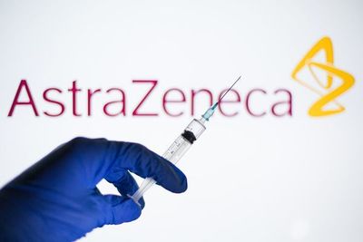 Regulador europeo dice que vacuna de AstraZeneca es 'segura y eficaz'