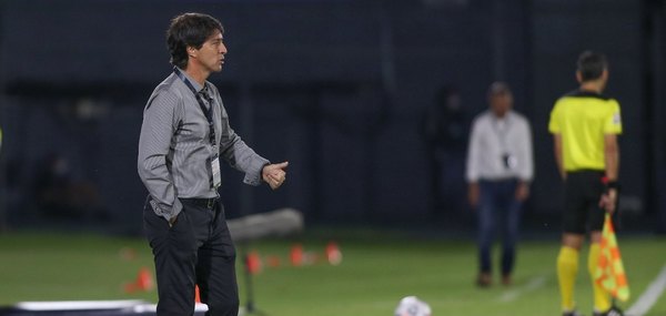 Garnero y uno de sus partidos con menor posesión desde que dirige en el fútbol paraguayo