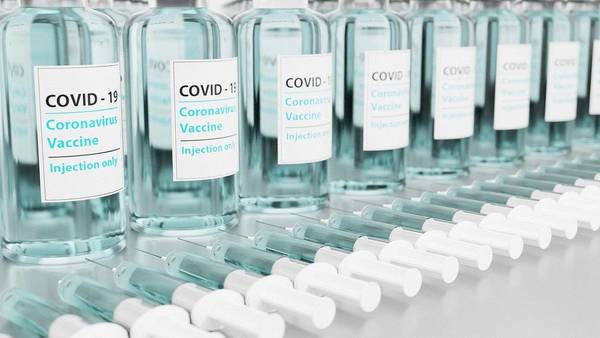 Olor a fato: farmacéuticas privadas compraran antiCOVID para vendérselas al Ministerio de Salud