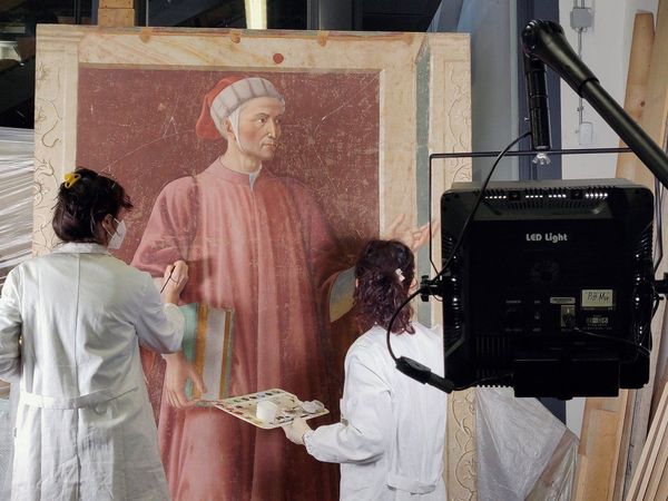 El retrato de Dante Alighieri "rejuvenece" tras su restauración