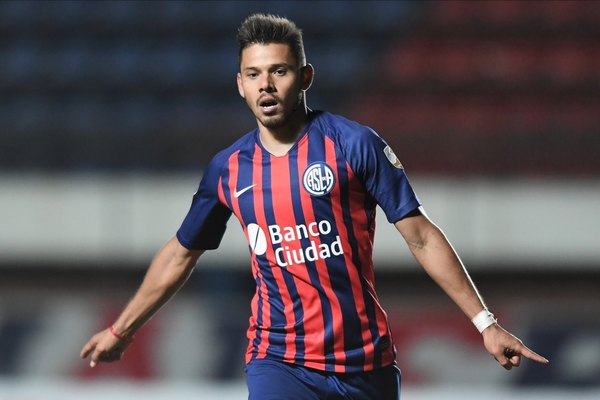 La reacción de los hinchas de San Lorenzo para defender a Ángel
