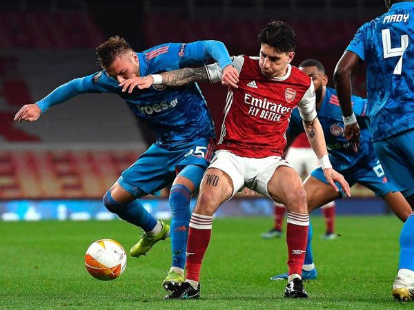 El Arsenal resiste y pasa a cuartos de la Europa League