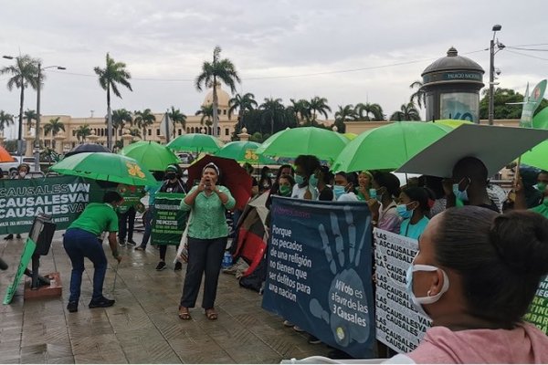 Activistas proaborto tienen una semana frente a sede del Gobierno dominicano