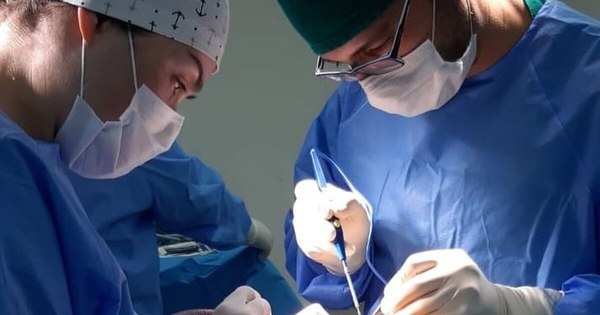 La Nación / Neurocirujanos de Clínicas realizan por primera vez compleja cirugía en recién nacido