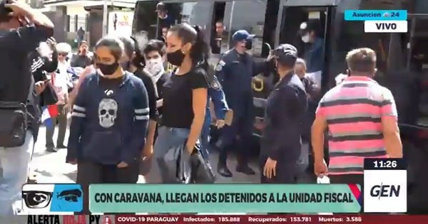 La Nación / Ordenan libertad de 27 personas detenidas por destrozos ocasionados en el microcentro