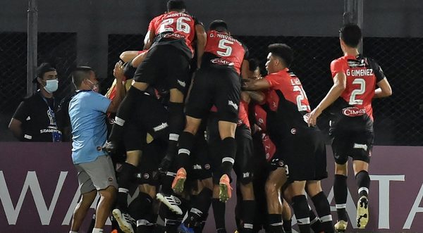 Un rebelde River remonta ante Guaireña y se acerca a la fase de grupos