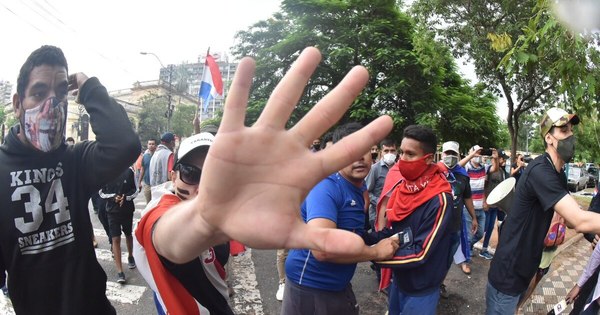 La Nación / La Asociación de Reporteros Gráficos del Paraguay repudia actos de violencia contra la prensa