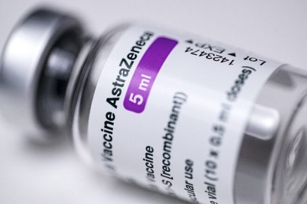Países europeos reanudan vacunación con AstraZeneca tras dictamen favorable