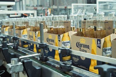 Corona se convierte en la primera marca de bebidas, con packs sostenibles - Brand Lab - ABC Color