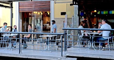 La Nación / Gastronómicos registran menores ventas, afirman