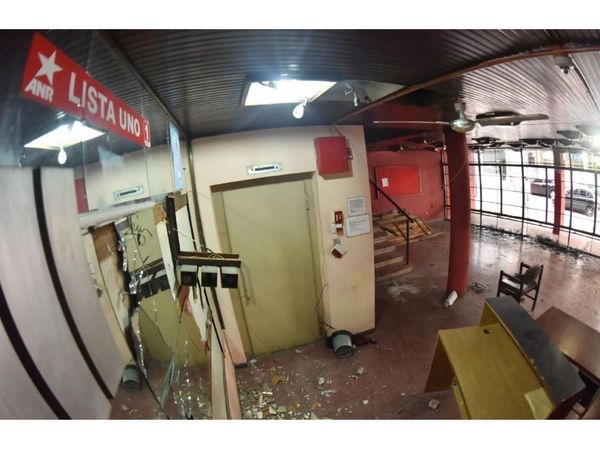 Colorados lamentaron los destrozos, pero ciudadanos festejaron en redes
