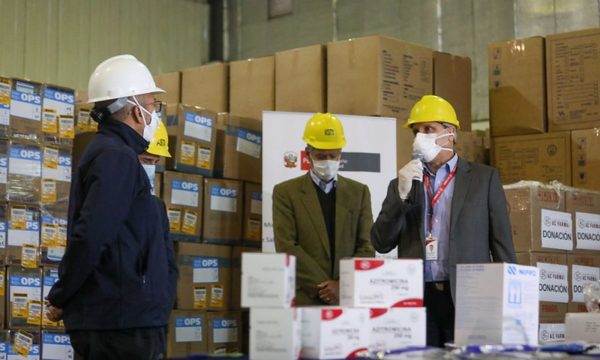 Gobierno abre cancha para que privados importen vacunas