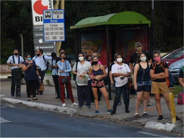Empresario sugiere rediseñar sistema de transporte por ser "turbio" e "insostenible"