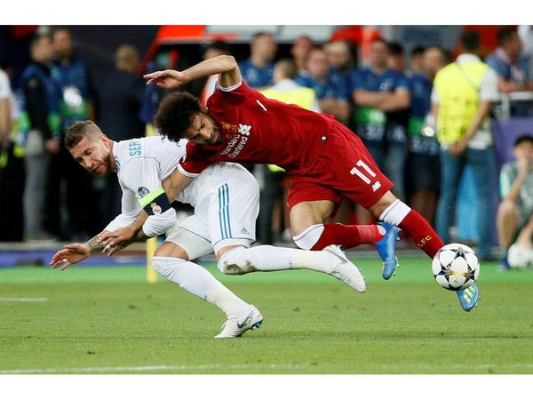 Roberto Carlos: "Salah no va ni a acercarse a Sergio Ramos"