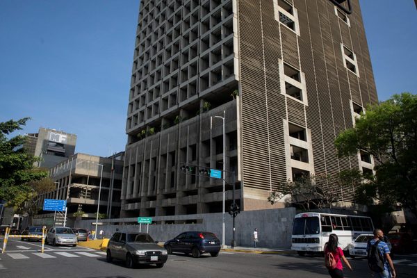 Un millón de bolívares por una barra de pan - MarketData