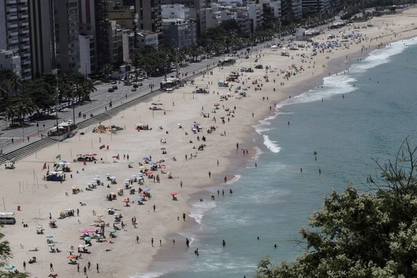 Río de Janeiro cierra sus playas el fin de semana para contener la covid - MarketData