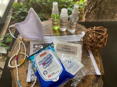 Creativos y prácticos productos para usar el tapabocas con estilo