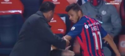 'Ángel Romero es una bomba a punto de estallar'