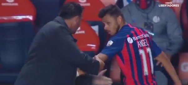 'Ángel Romero es una bomba a punto de estallar'