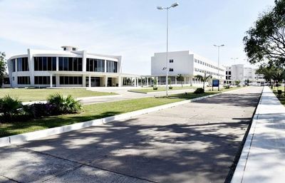 Tras cuestionamientos, grupo empresarial deja sin efecto la “reconversión” de Centro de Adultos Mayores de IPS - Nacionales - ABC Color