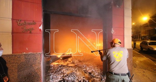 La Nación / Imputarán a 27 personas detenidas durante manifestación ciudadana