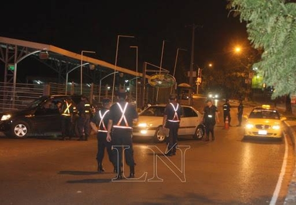 Diario HOY | Primer día de restricción horaria arroja 4 detenidos y 14 aprehensiones