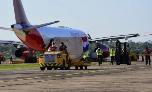 Llegan las 36.000 dosis de la vacuna contra el Covid-19 vía mecanismo Covax - Noticiero Paraguay