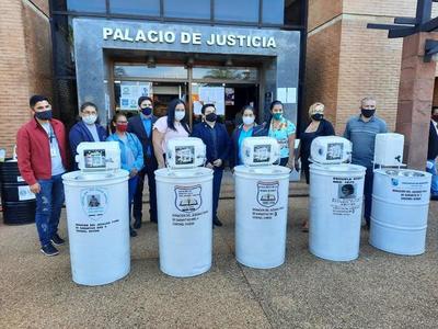El Juzgado Penal de Garantías a cargo del juez Carlos Zelaya entregó lavamanos a instituciones educativas – Prensa 5