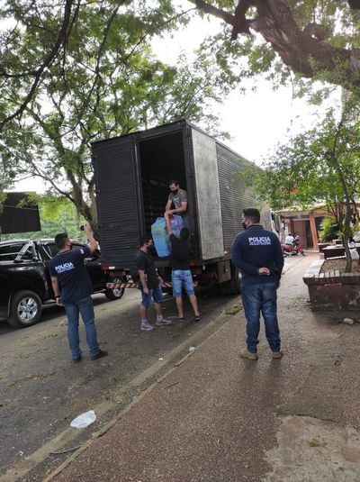 Incautan casi 3.000 calzados por denuncia de contrabando en el Este - ABC en el Este - ABC Color
