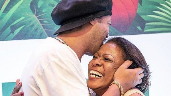 El calvario que vive Ronaldinho, devastado por la muerte de su madre - Noticiero Paraguay