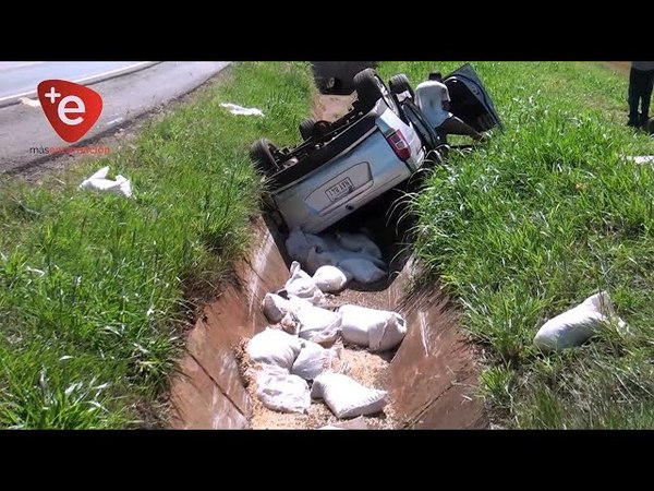 CHOQUE Y VUELCO DEJA UNA MUJER HERIDA SOBRE RUTA PY01 EN ENCARNACIÓN