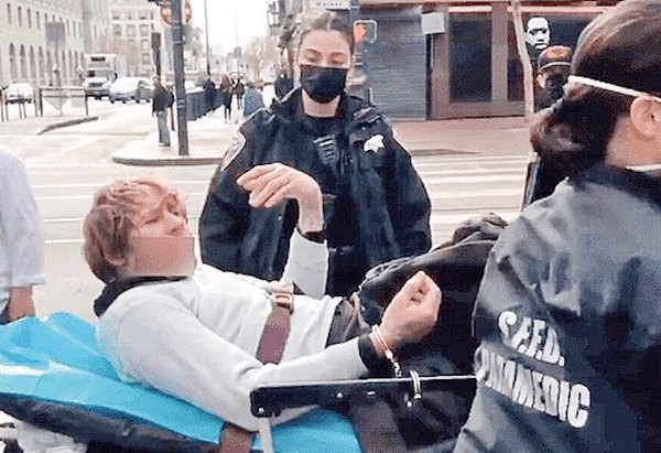 Crónica / Abue abarajó a malevo y lo mandó al hospital