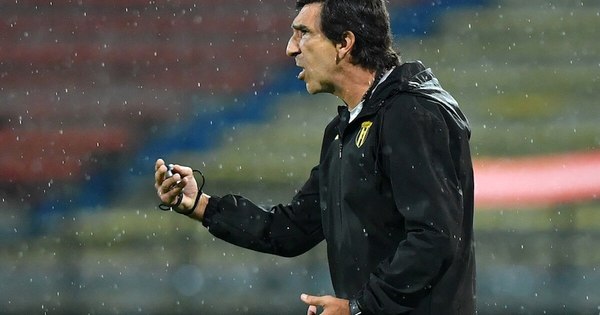 La Nación / Respaldo total para el entrenador Costas