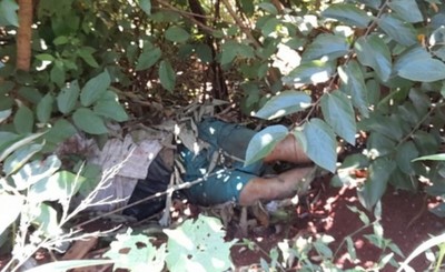 Hallazgo de cadáver: Presenta varias heridas de arma blanca