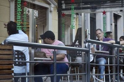 Pese a horario extendido, gastronómicos siguen golpeados tanto por temor como por falta de buses  - Nacionales - ABC Color