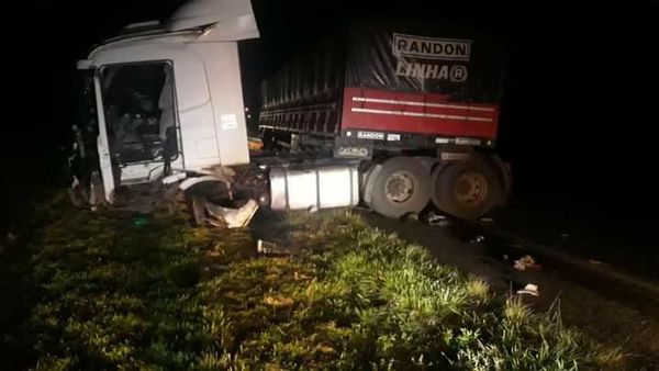 Choque entre camión y furgón deja un muerto - Nacionales - ABC Color
