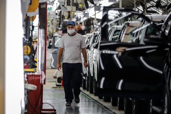 Argentina avizora mejora del sector automotriz, con 75 % más de producción - MarketData