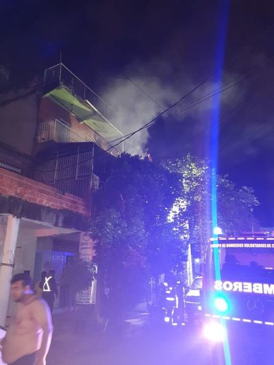 Incendio en edificio de zona céntrica de CDE - ABC en el Este - ABC Color