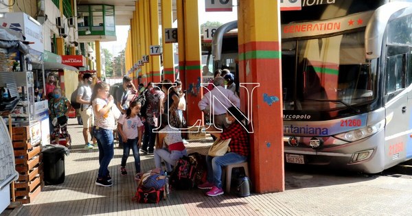La Nación / Aclaran que de momento no hay restricciones para viajes en Semana Santa