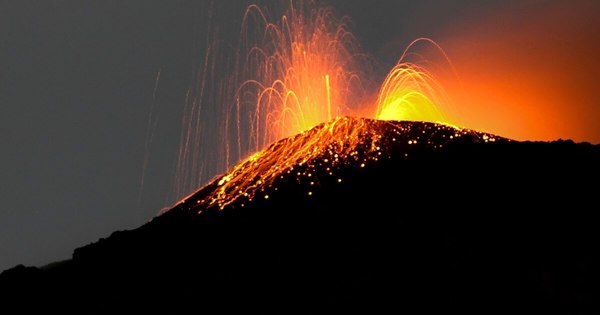 La Nación / Un volcán despierta en Islandia tras 800 años de sueño